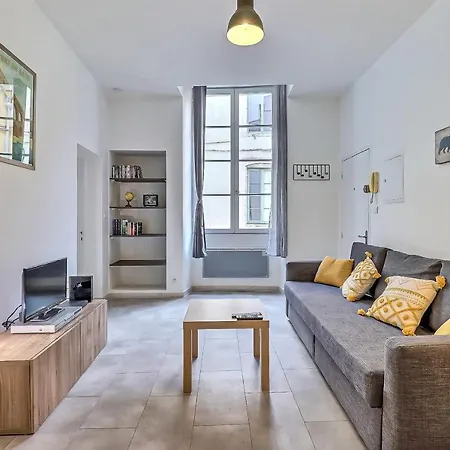 Welcomenimes - P2 Centre Historique Apartment *